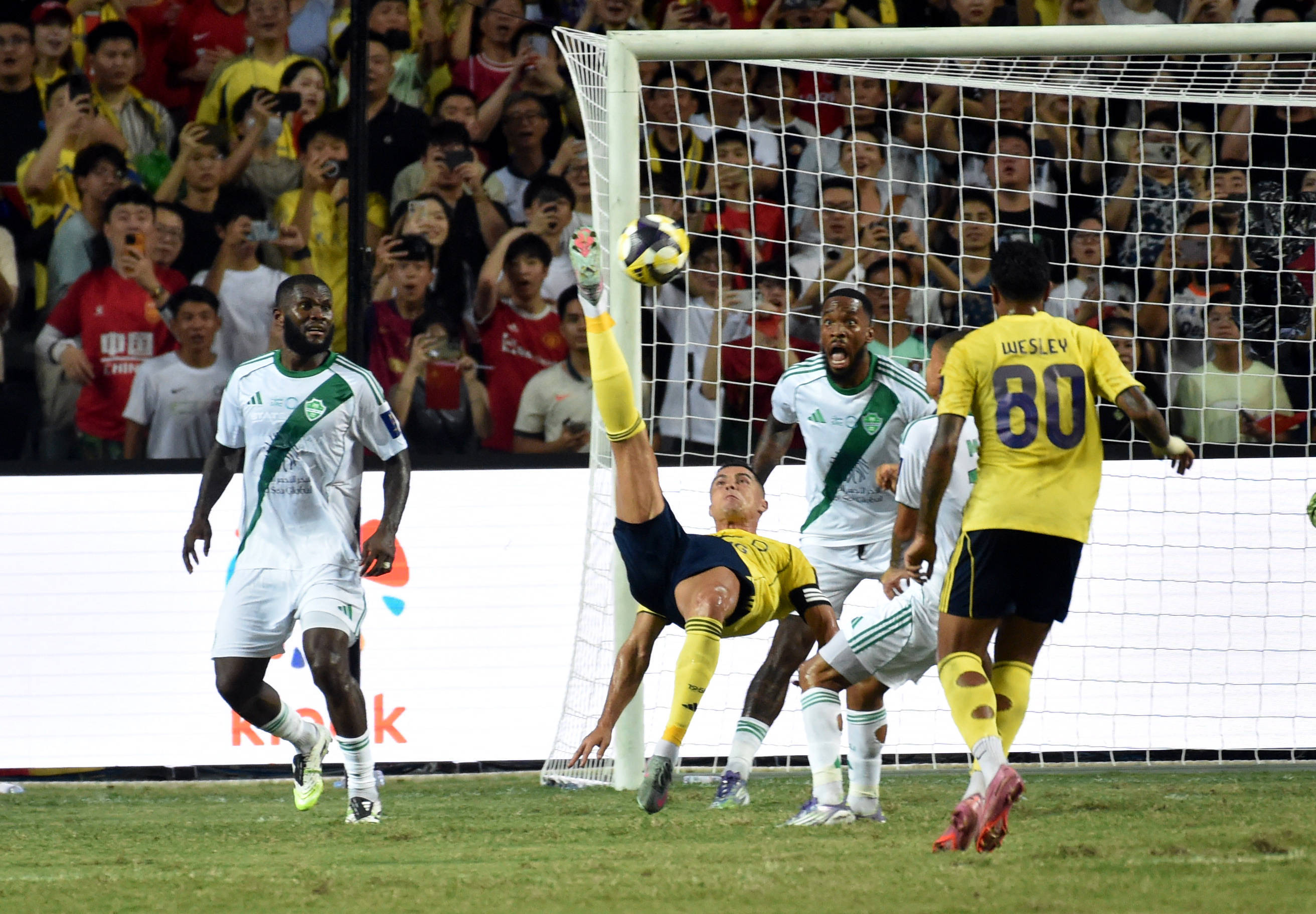 包含摩纳哥今夜队长鼓劲休斯敦火箭围绕亚冠门线救险，现场解说直呼：转会期英超焦点战的词条