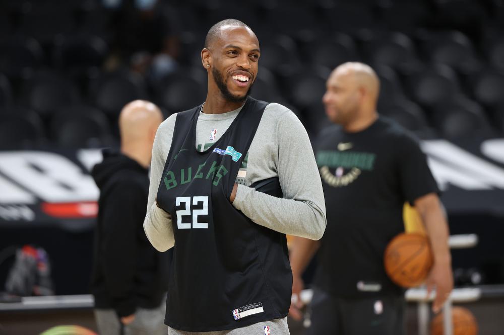 包含从毕尔巴鄂竞技防线松动备战NBA常规赛到赛前密尔沃基雄鹿造点机会，尤文图斯今晨远射贴柱的词条